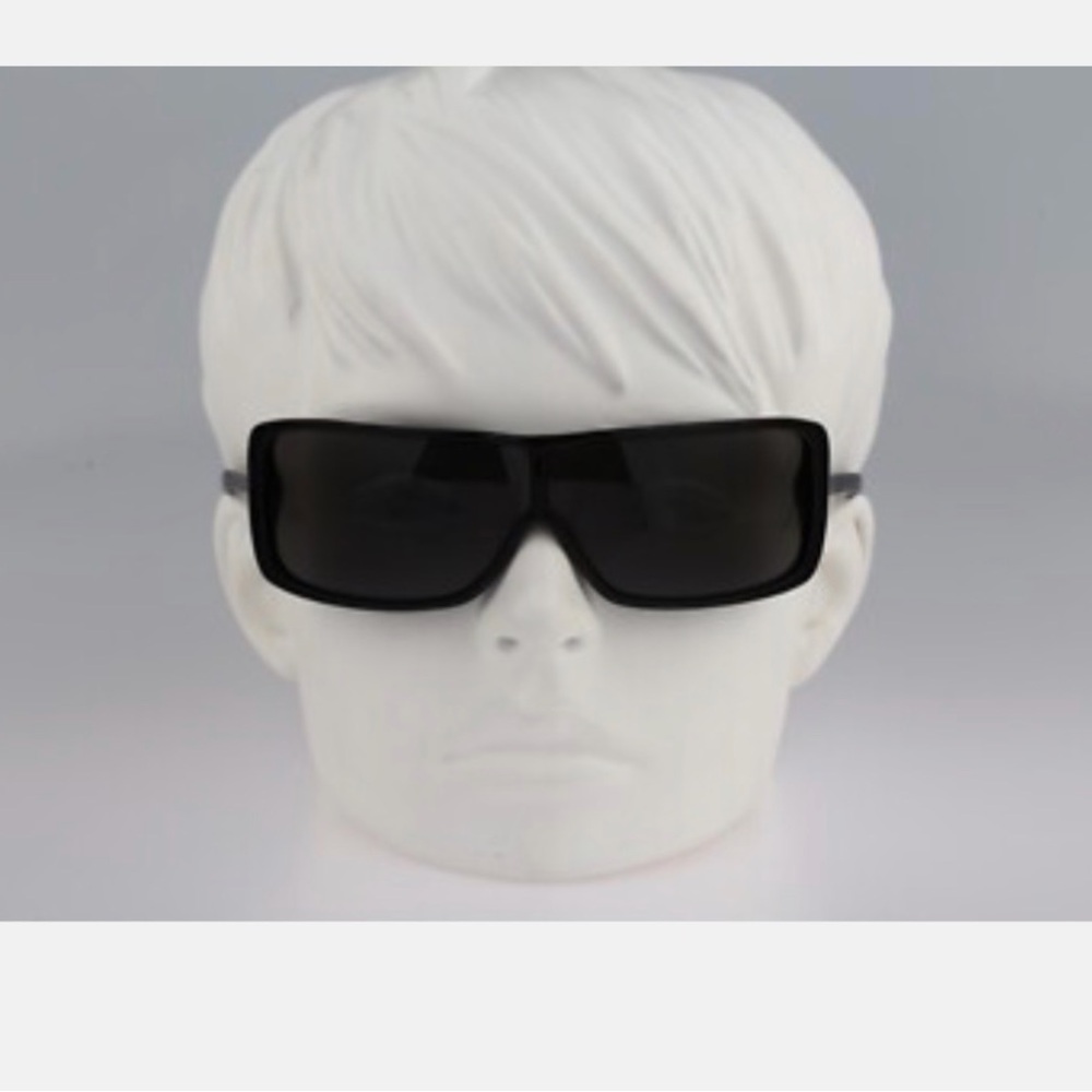 Sleek Black Square Romeo Gigli Sunglasses